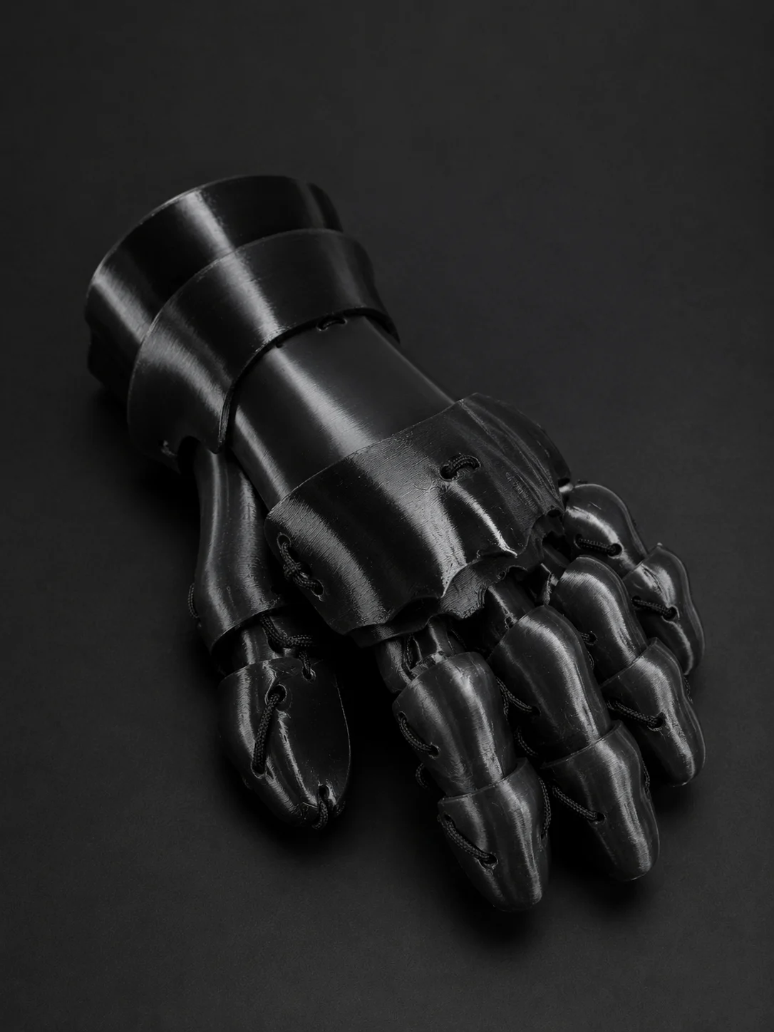 Visual study of the black Kamelia HEMA glove